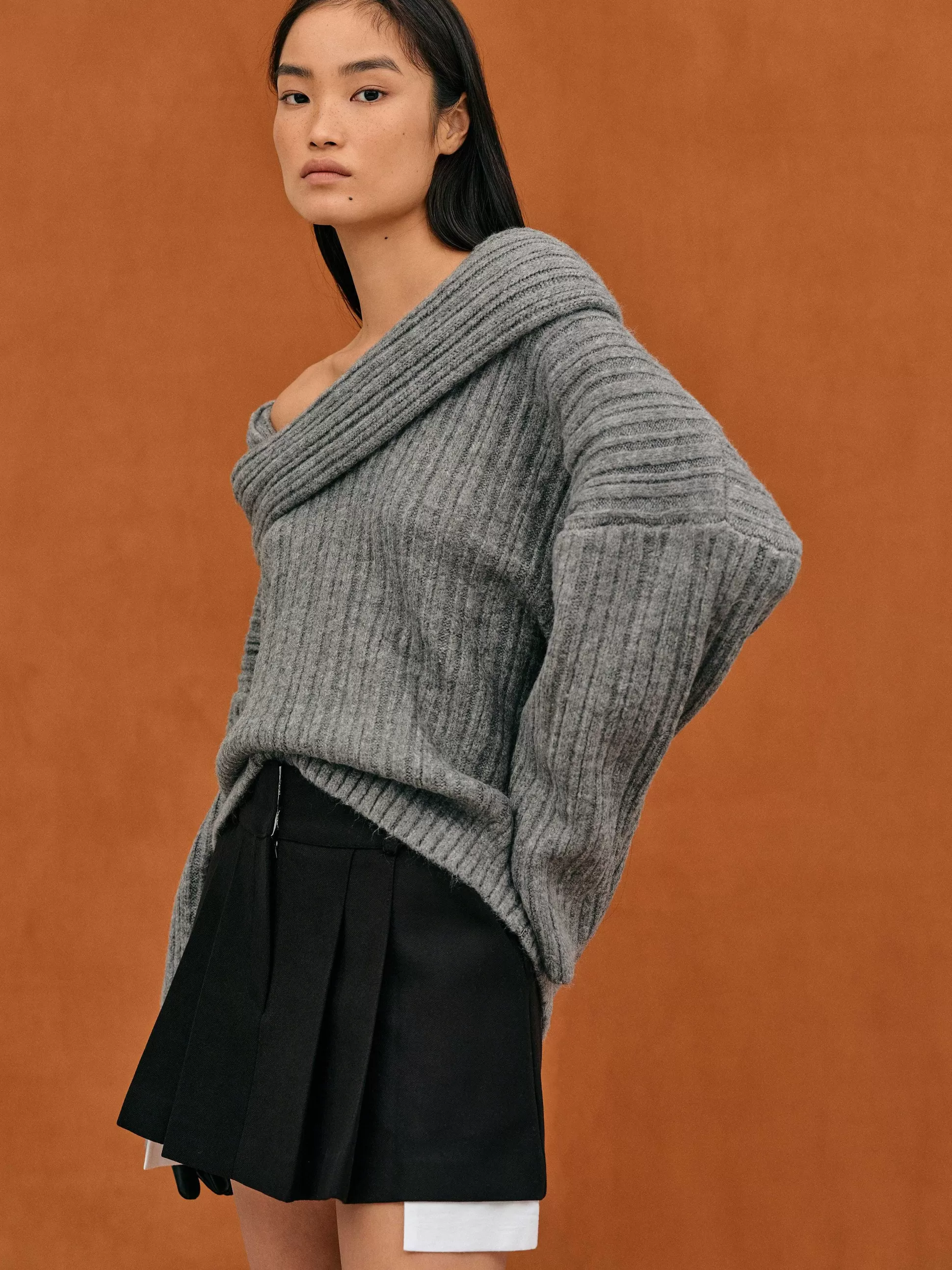 Source Unknown Becca Pull Surdimensionne En Tricot A Rouleau Haut, Gris Tempete Flash Sale